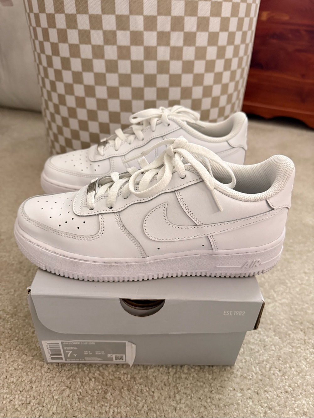 Nike Air Force 1 LE Triple White 7Y – Worn Twice – Excellent Condition